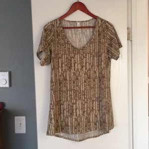 NWOT LulaRoe Medium Classic T